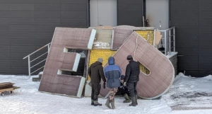 С фасада ТРЦ «Пионер» в Барнауле сняли вывеску.