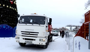 «Росводоканал Барнаул» предоставил технику и ресурсы для заливки ледяной горки на главной праздничной площадке Барнаула.