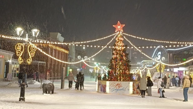 Центральный район Барнаула в шаге от Нового года.