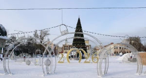 Новогодний городок на площади Свободы продолжают оформлять.