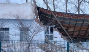 Обрушилось здание спортивной школы.