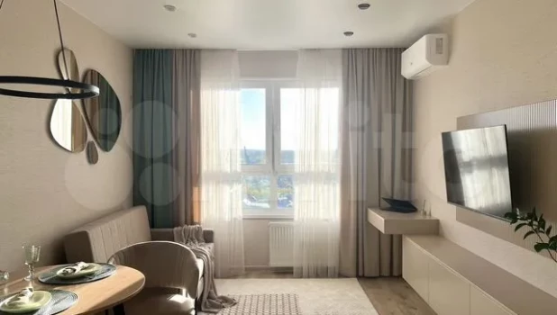 В Барнауле продают квартиру с «зеркальными каплями».