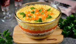 Праздничный стол в эту ночь — символ благополучия и движения вперед.