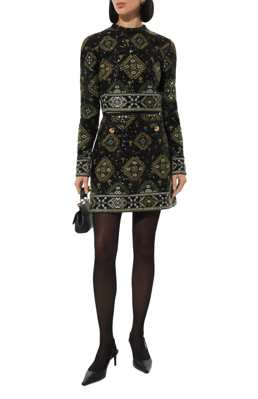 Топ с пайетками, 499 500 рублей. 