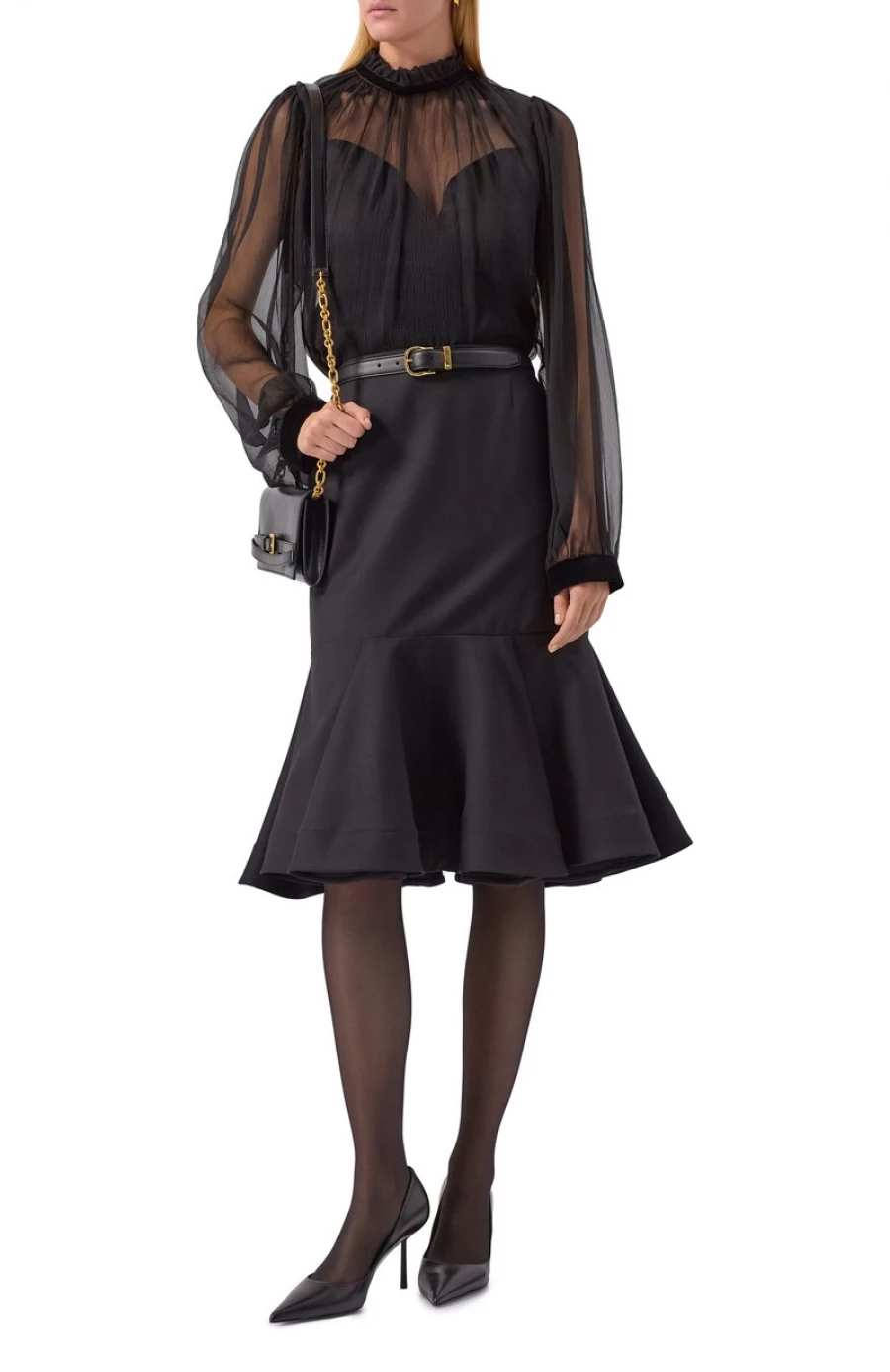 Нарядная блузка, 157 500 рублей. 