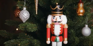 Елочные игрушки. Новогодняя елка. Новый год.