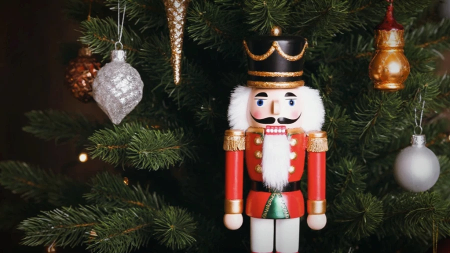 Елочные игрушки. Новогодняя елка. Новый год.