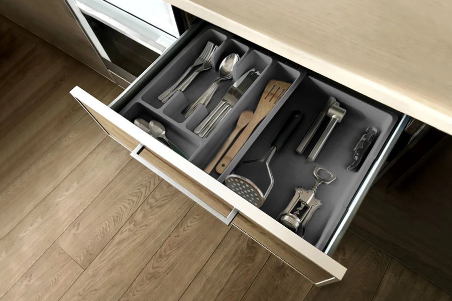 Лоток для столовых приборов «Смарт».