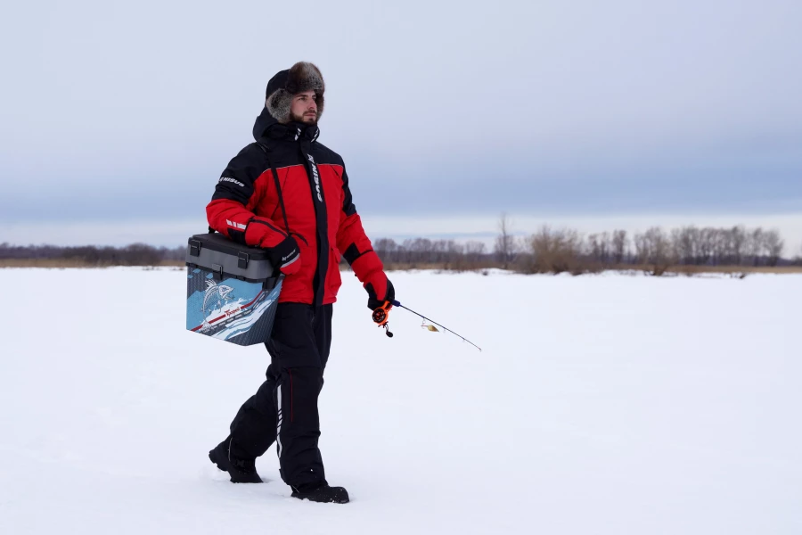 Зимний рыболовный костюм бренда CASTOR NISUS.