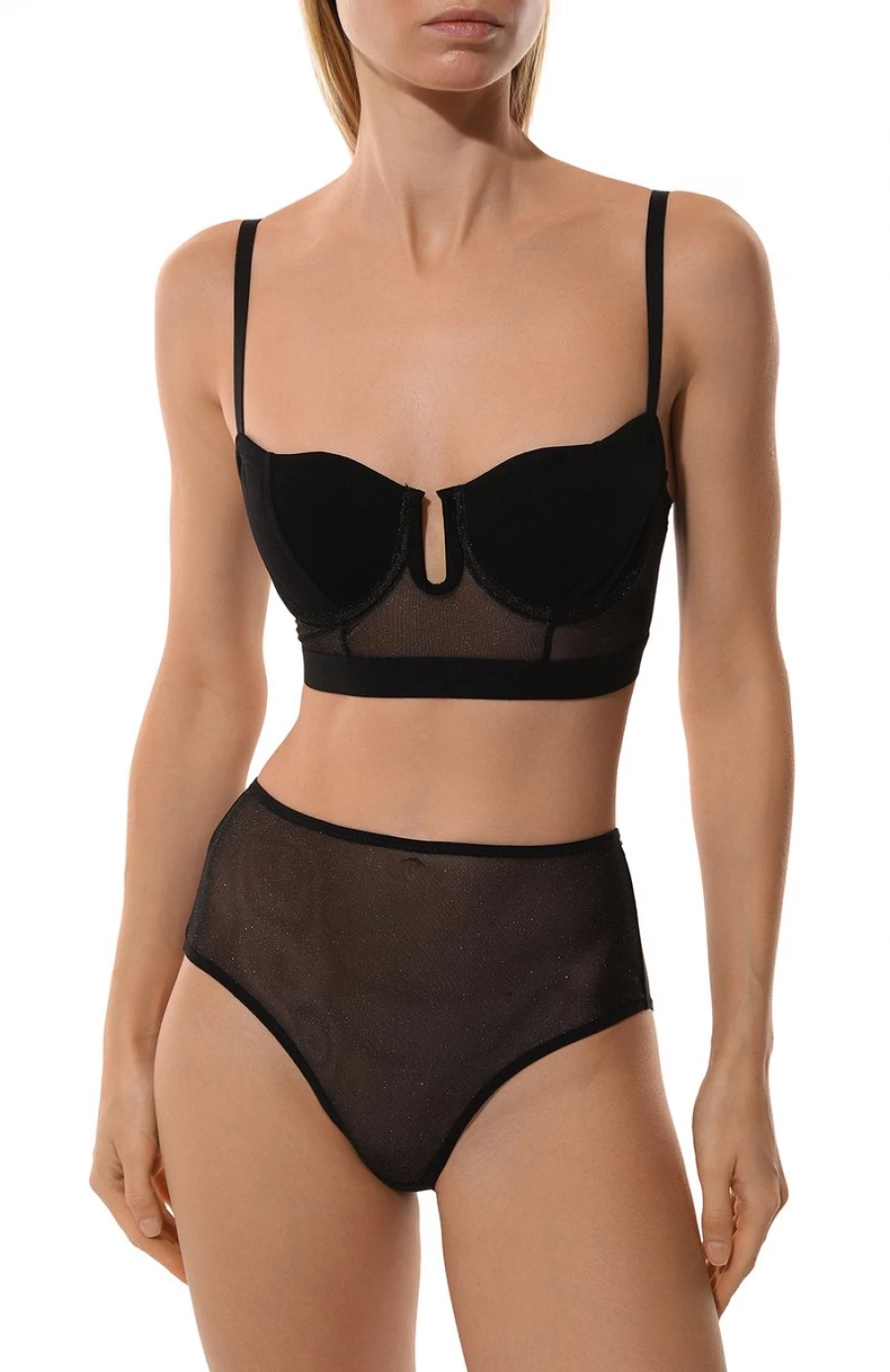 Бюстгалтер с плотной чашкой, 10 400 рублей. 