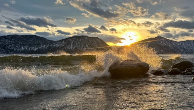 Закат над Телецким озером. 