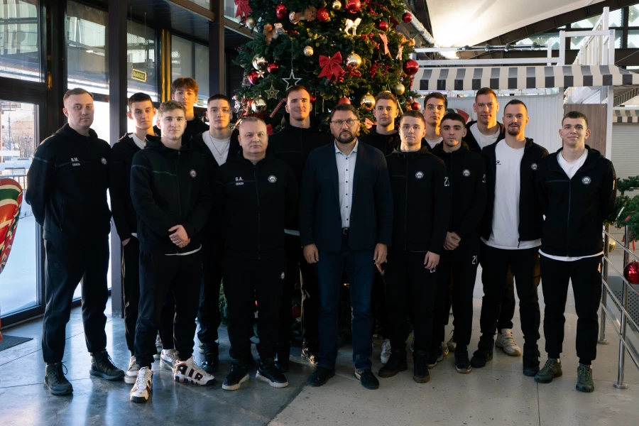 Встреча игроков БК «Барнаул» с болельщиками