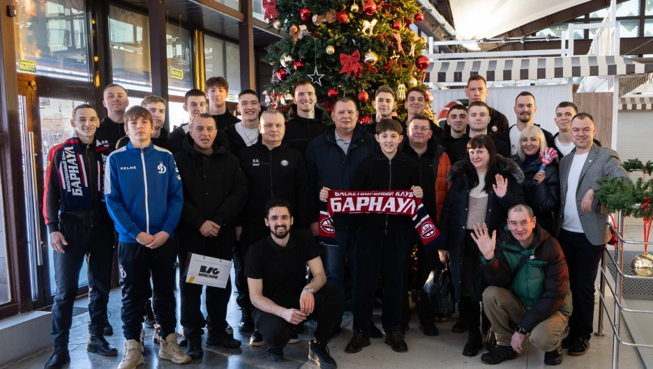 Встреча игроков БК «Барнаул» с болельщиками