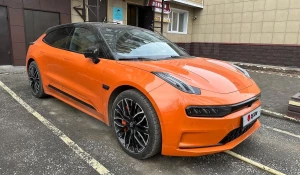 Zeekr 001 продают в Барнауле за 4,5 млн рублей.