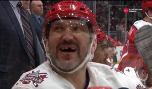 Овечкину выбили зуб на матче.