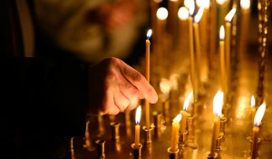 Свечи в церкви.