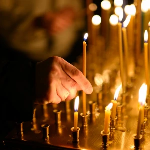 Свечи в церкви.
