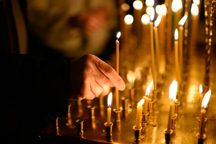 Свечи в церкви.