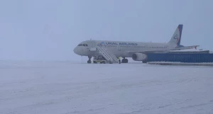 Самолет «Уральских авиалиний» в Барнауле.