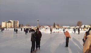 Барнаульцы на катке «Клевченя». 