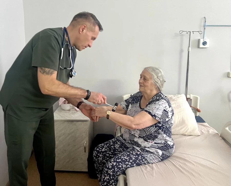 Денис Карпов, невролог и заведующий отделением Горбольницы №5, был удостоен звания «Заслуженный врач РФ».