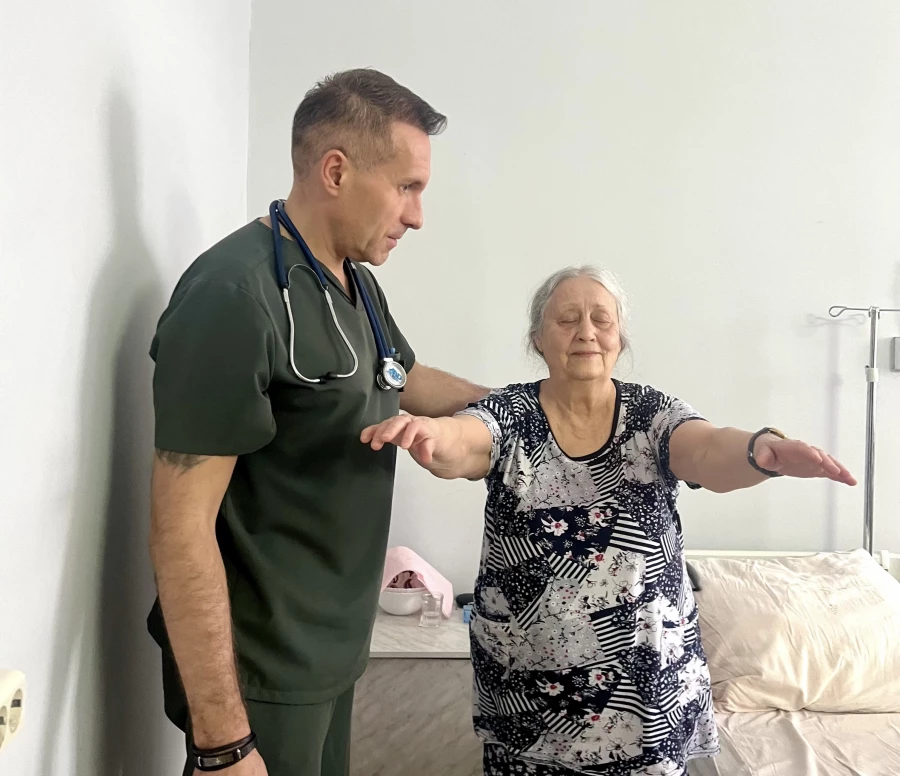 Денис Карпов, невролог и заведующий отделением Горбольницы №5, был удостоен звания «Заслуженный врач РФ».