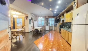 Огромная квартира со своей сауной в Барнауле.