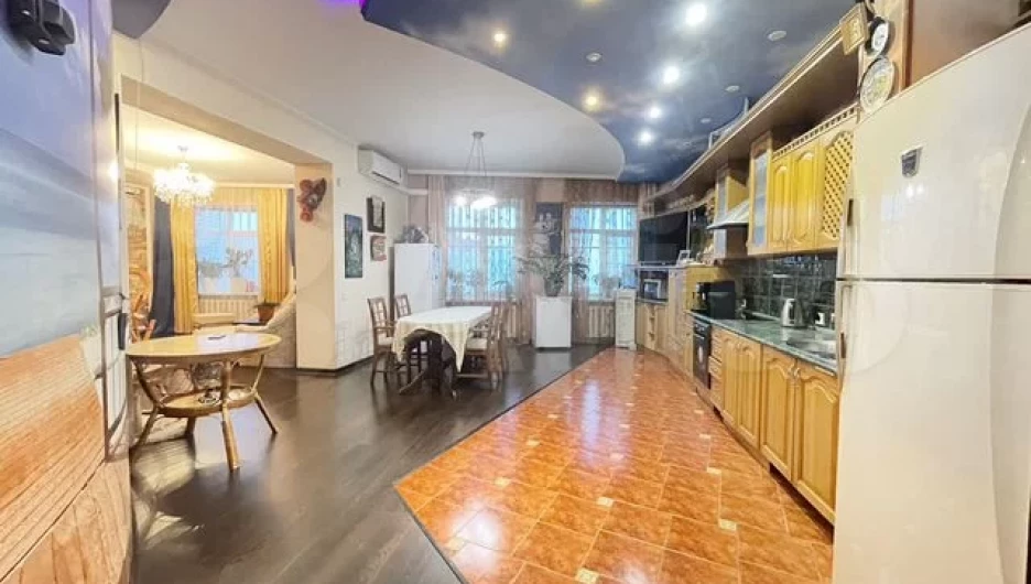 Огромная квартира со своей сауной в Барнауле.