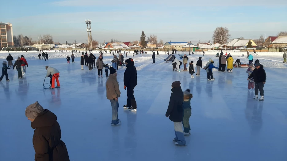 Барнаульцы на катке «Клевченя».
