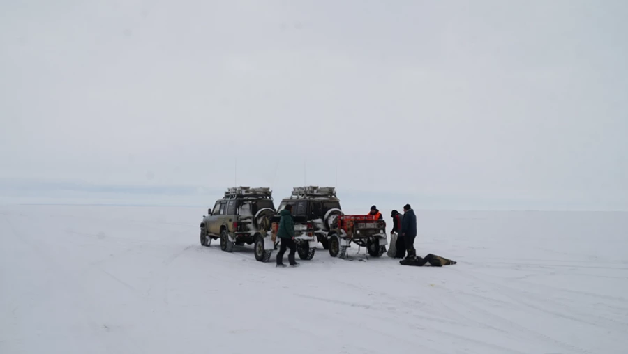На льду Зейского водохранилища.