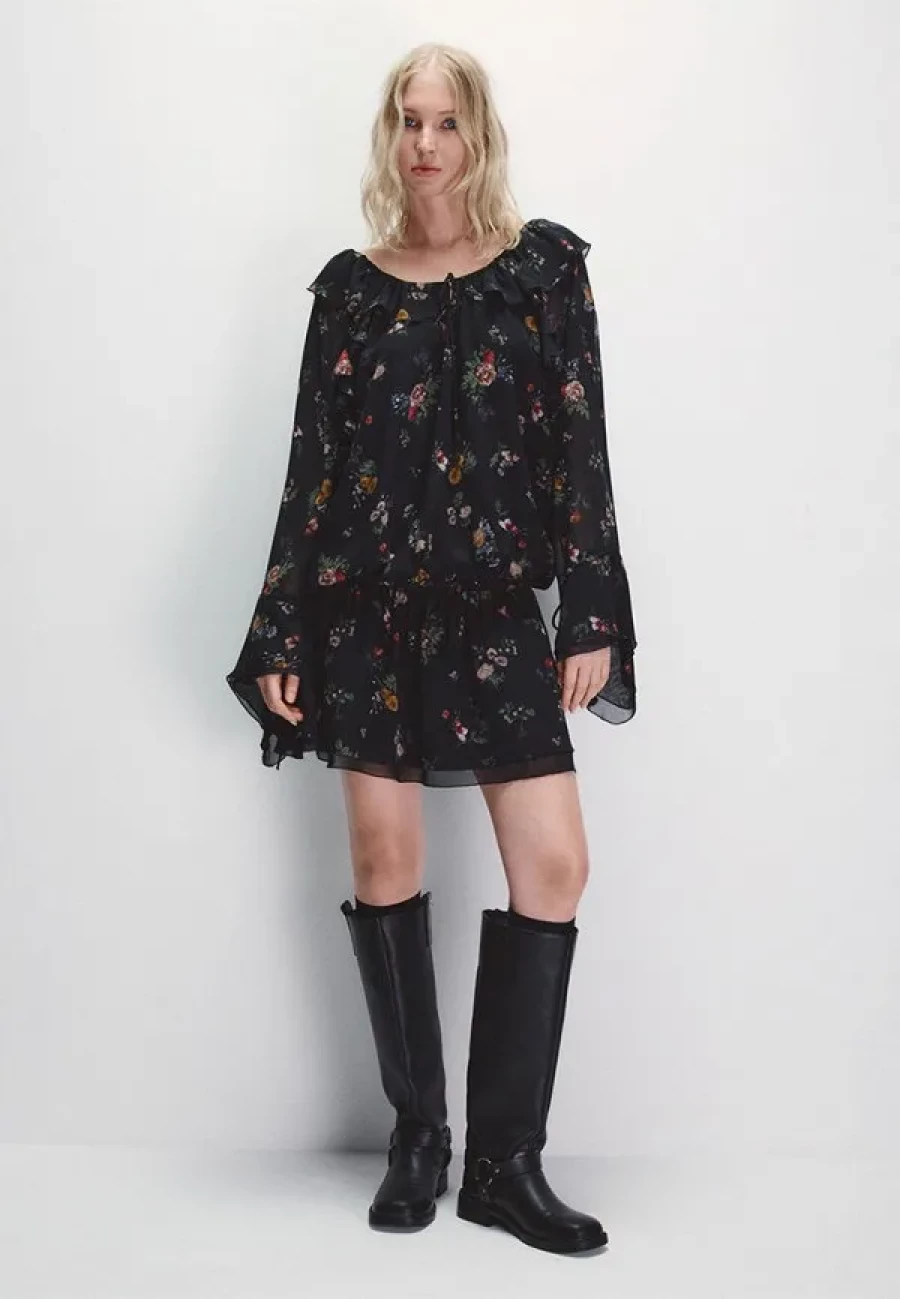 Платье с цветочным принтом, 3 599 рублей.