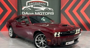 В Барнауле продают Dodge Challenger за 4,5 млн рублей.