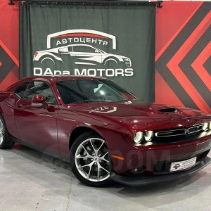 В Барнауле продают Dodge Challenger за 4,5 млн рублей.
