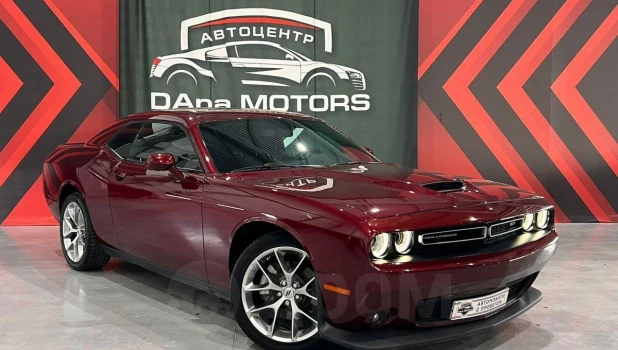 В Барнауле продают Dodge Challenger за 4,5 млн рублей.