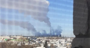 Дым над шинным заводом в Барнауле.