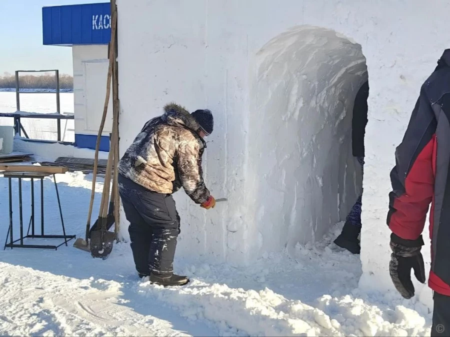 Обустройство Крещенского городка на реке Обь в районе Нового моста.