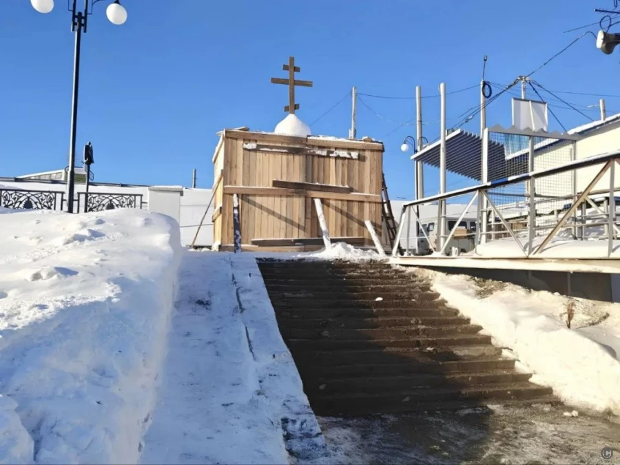 Обустройство Крещенского городка на реке Обь в районе Нового моста.
