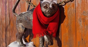 Статуи животных в барнаульском зоопарке.