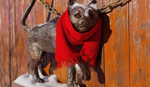 Статуи животных в барнаульском зоопарке.