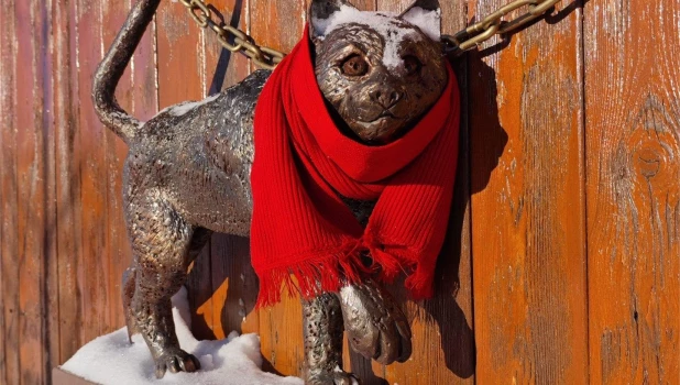 Статуи животных в барнаульском зоопарке.