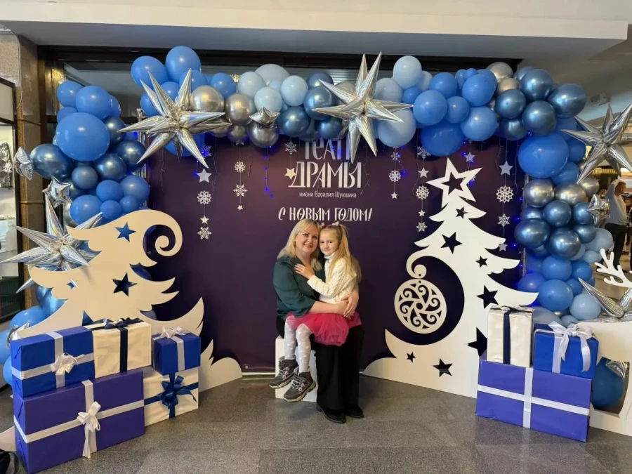 Членам первичных профсоюзных организаций были вручены билеты на новогодние представления для детей.