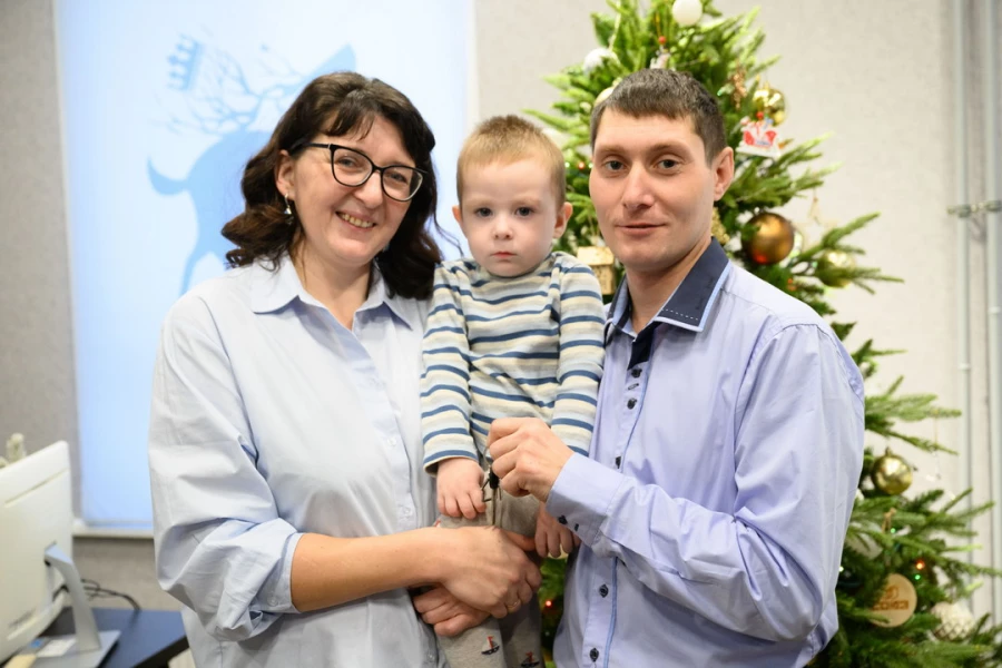 ГК «Союз» вручила ключи от новых квартир своим лучшим сотрудникам.