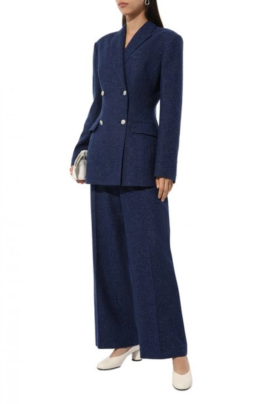 Синий жакет, 179 900 рублей.