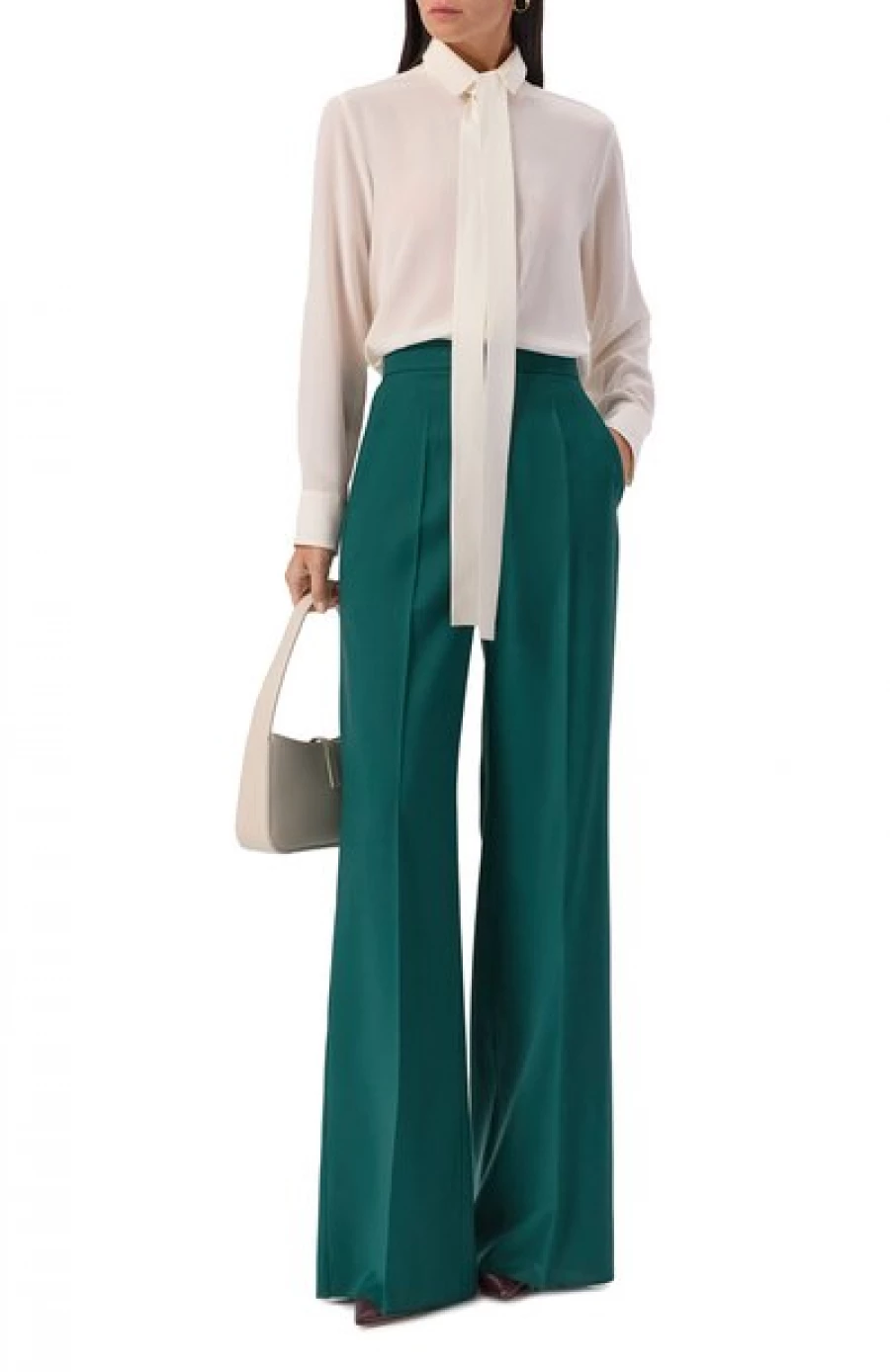 Зеленые брюки, 52 050 рублей.