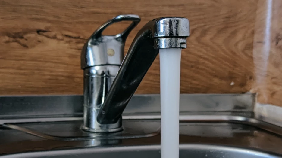 Вода, питьевая вода, раковина. 
