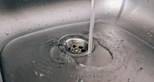 Вода, питьевая вода, раковина. 
