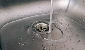 Вода, питьевая вода, раковина. 
