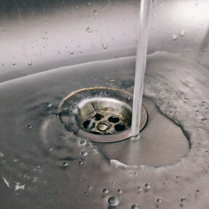 Вода, питьевая вода, раковина. 
