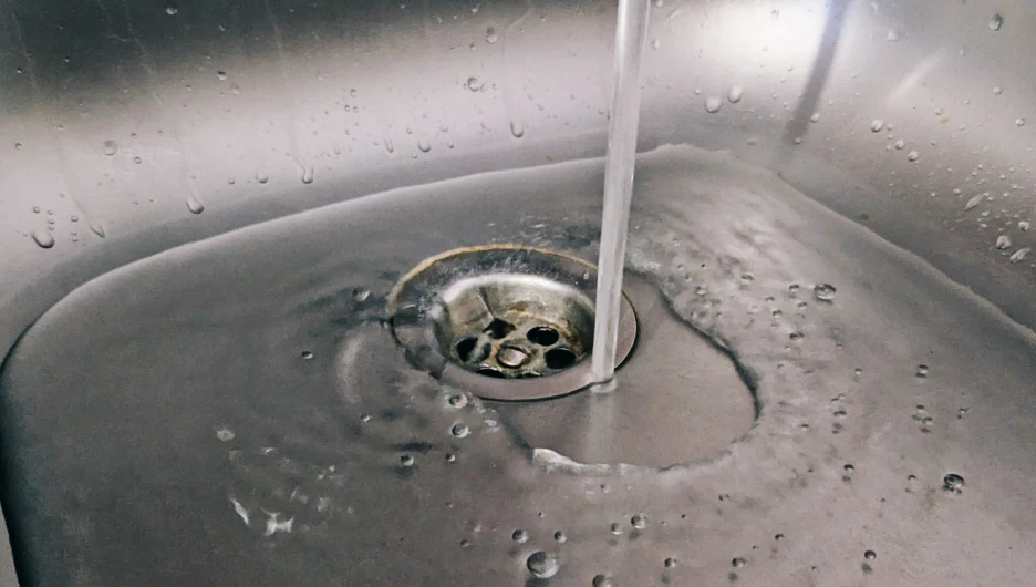 Вода, питьевая вода, раковина. 
