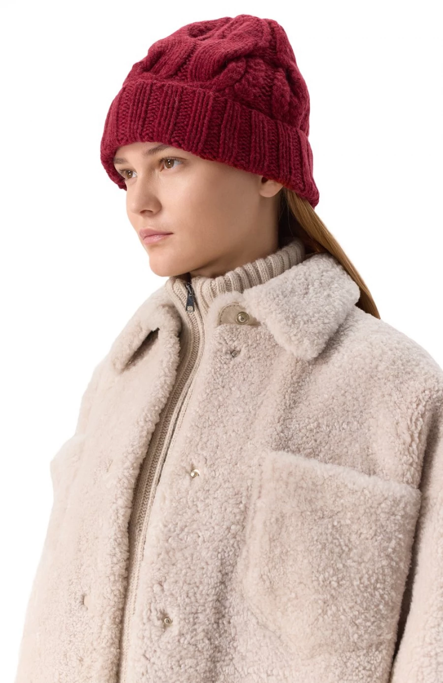 Шапка, 56 700 рублей.